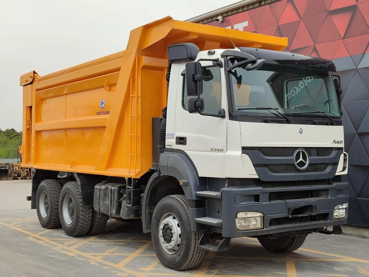 Nakliye şirketimize kamyon şoförü arıyoruz.