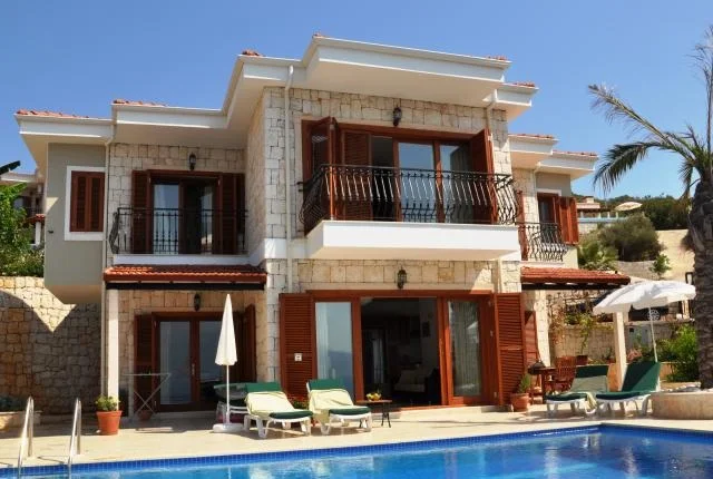 ANTALYA KAŞ’TA DENİZE SIFIR HAVUZLU VILLA