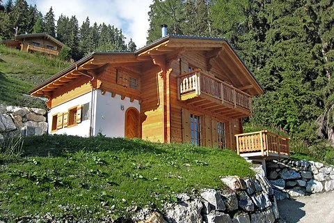 KARTEPE'DE GÜNLÜK KİRALIK VİLLA & DAĞEVİ