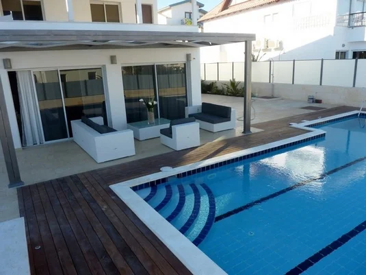 ALAÇATI’ DA  ÖZEL HAVUZLU GÜNLÜK / HAFTALIK KİRALI