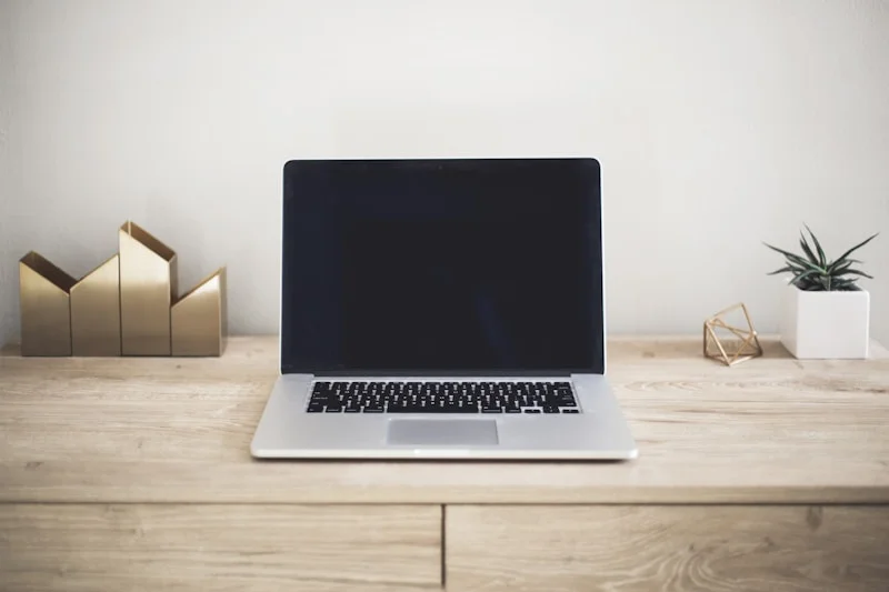 MacBook Pro 14" M2 Sıfır Gibi